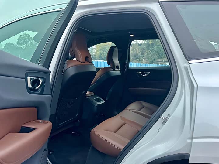 Фото 8 - Volvo XC60