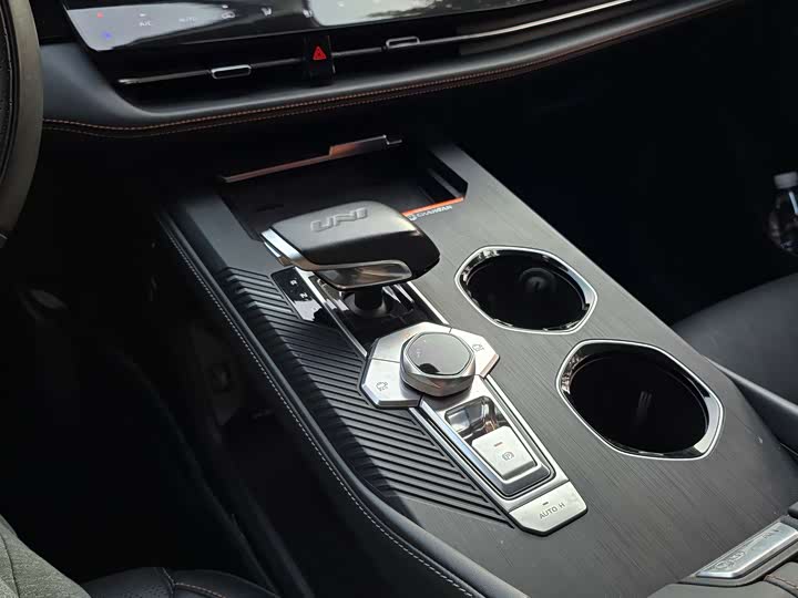 Фото 10 - Changan UNI-K Hybrid