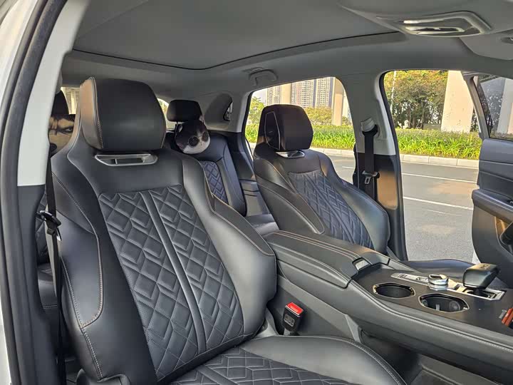 Фото 12 - Changan UNI-K Hybrid