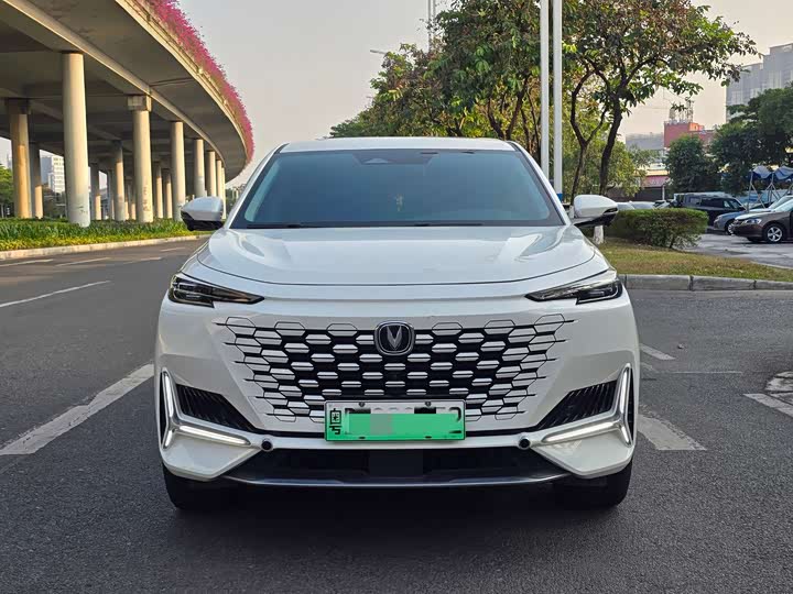 Фото 2 - Changan UNI-K Hybrid