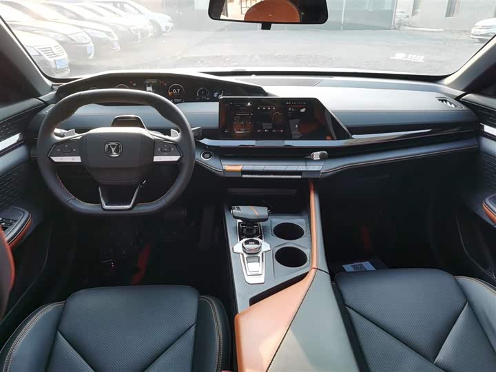 Фото 10 - Changan UNI-V