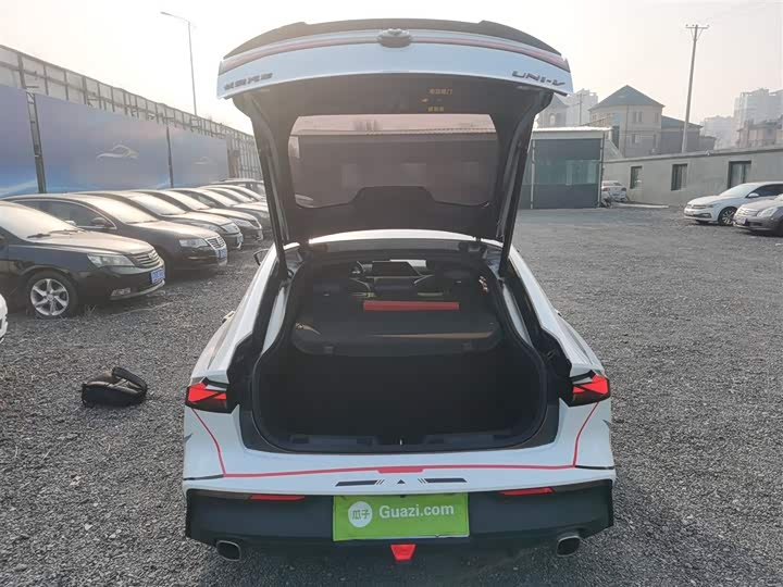 Фото 19 - Changan UNI-V