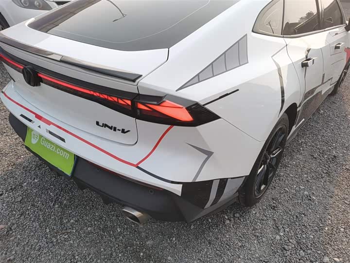 Фото 8 - Changan UNI-V