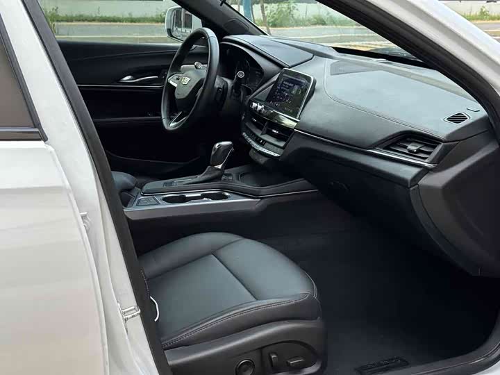 Фото 4 - Cadillac CT4