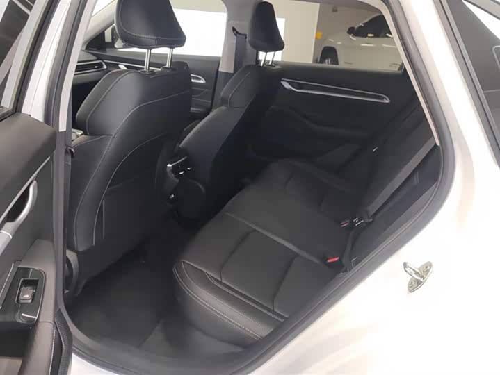 Фото 11 - Geely Emgrand