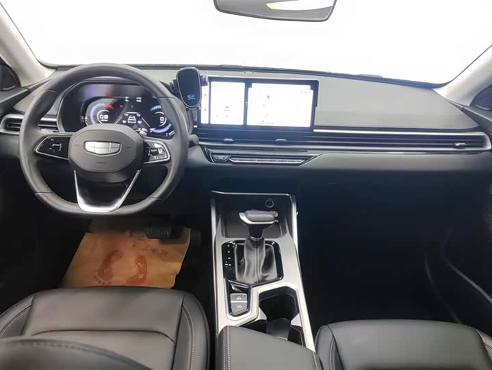 Фото 12 - Geely Emgrand