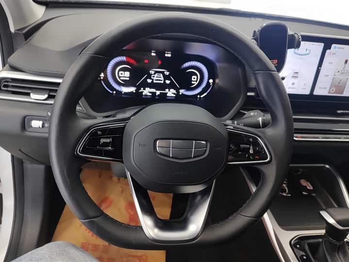 Фото 15 - Geely Emgrand