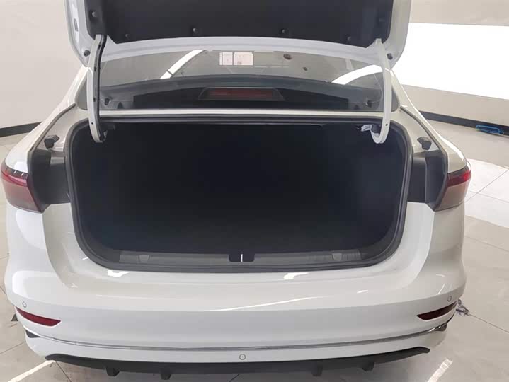 Фото 4 - Geely Emgrand