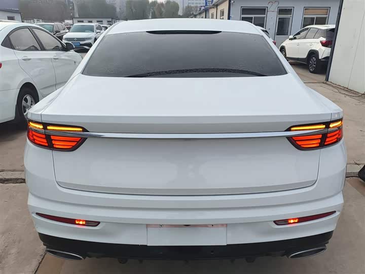 Фото 6 - Geely Preface