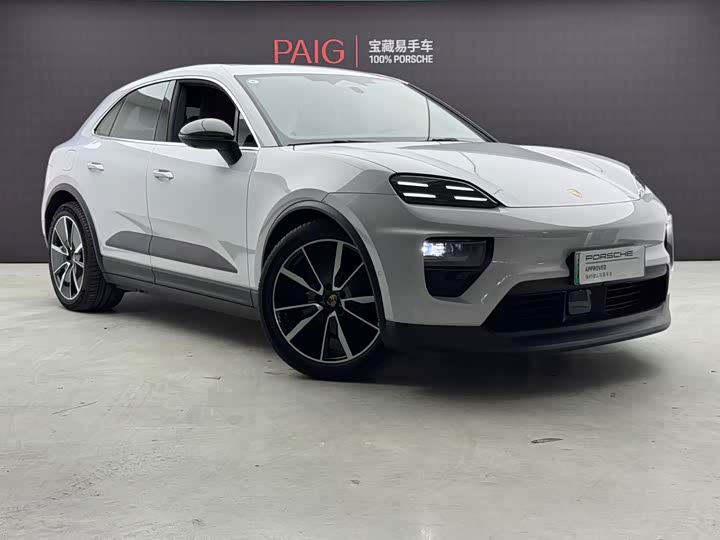 Фото 1 - Porsche Macan EV