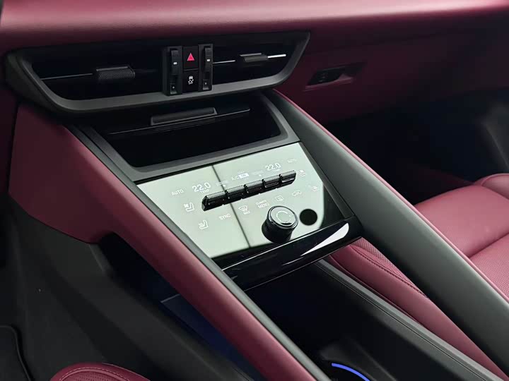 Фото 11 - Porsche Macan EV