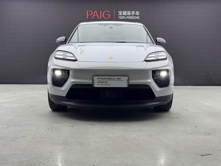 Фото 2 - Porsche Macan EV