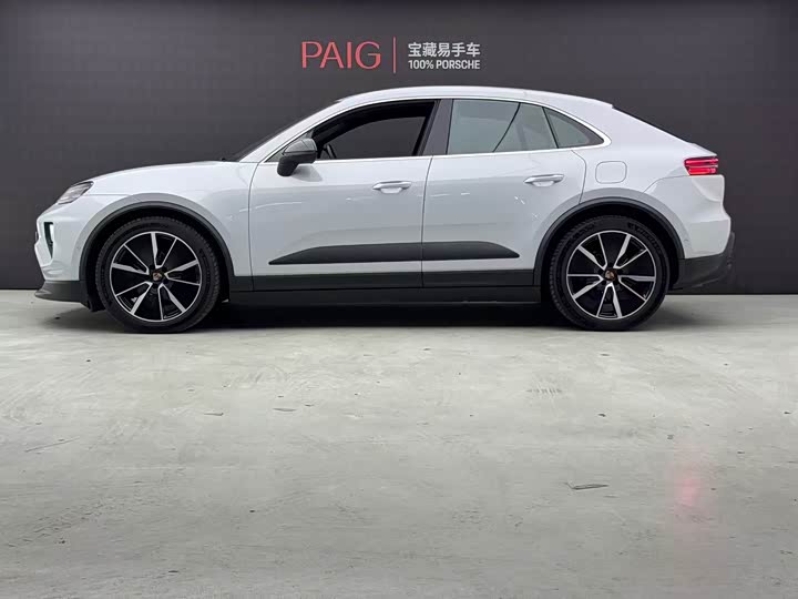 Фото 3 - Porsche Macan EV