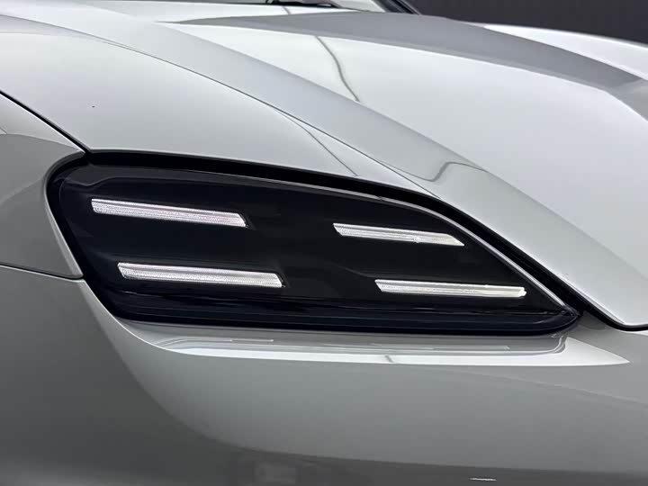 Фото 4 - Porsche Macan EV