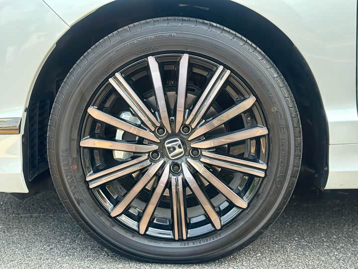 Фото 10 - Honda Elysion