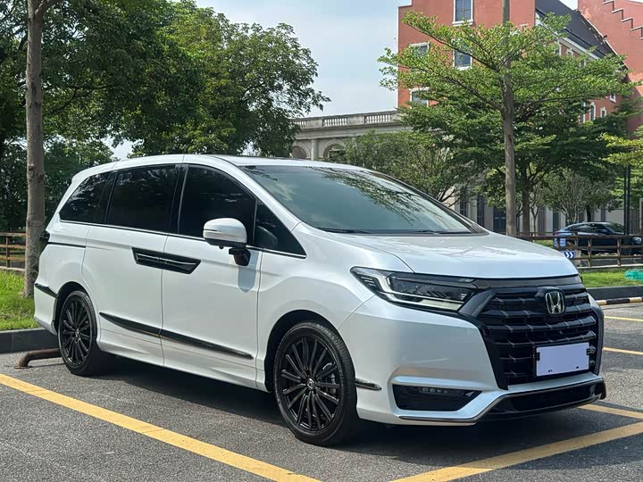 Фото 3 - Honda Elysion