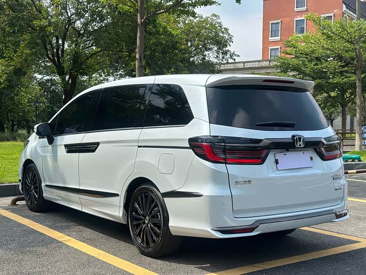 Фото 4 - Honda Elysion