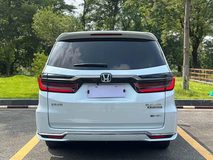 Фото 5 - Honda Elysion