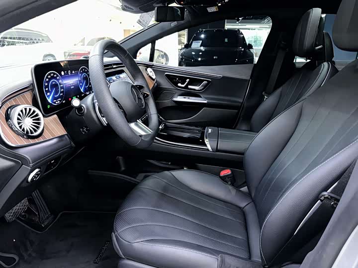 Фото 10 - Mercedes-Benz EQE