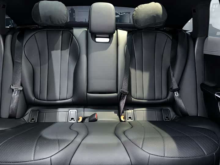 Фото 12 - Mercedes-Benz EQE