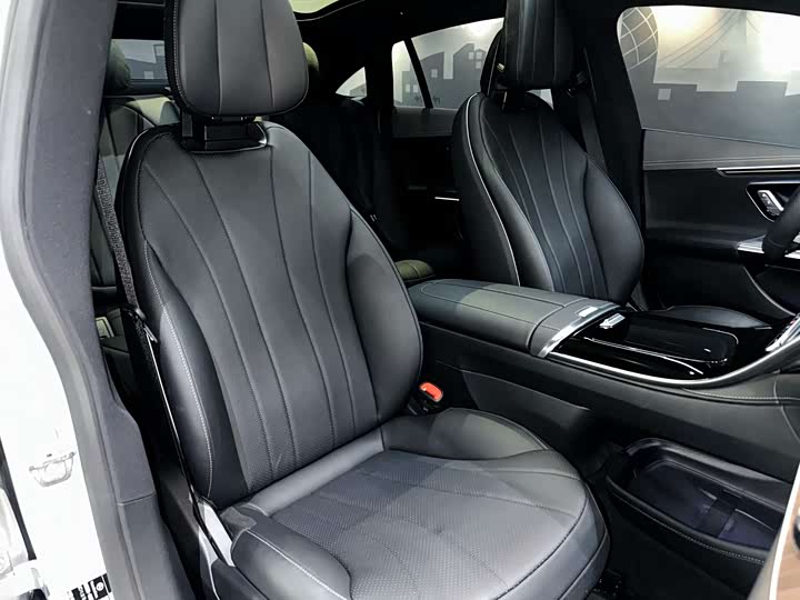 Фото 14 - Mercedes-Benz EQE