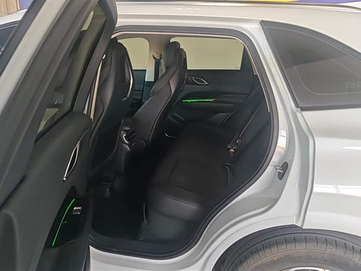 Фото 11 - Hongqi HS3