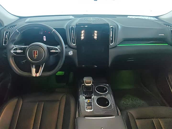 Фото 12 - Hongqi HS3