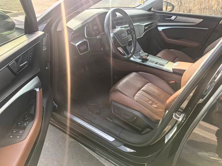 Фото 6 - Audi A6L