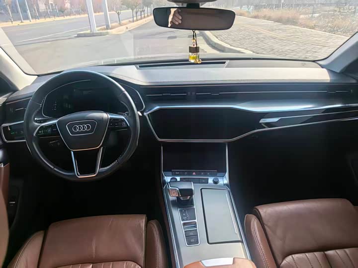 Фото 7 - Audi A6L