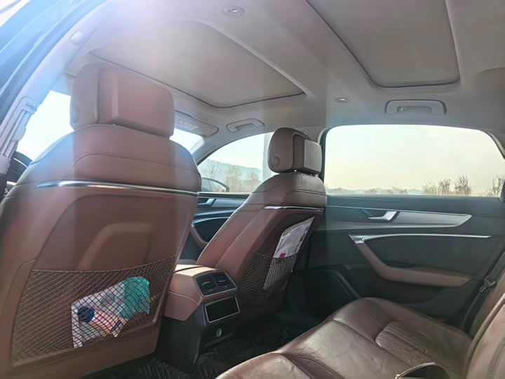 Фото 8 - Audi A6L