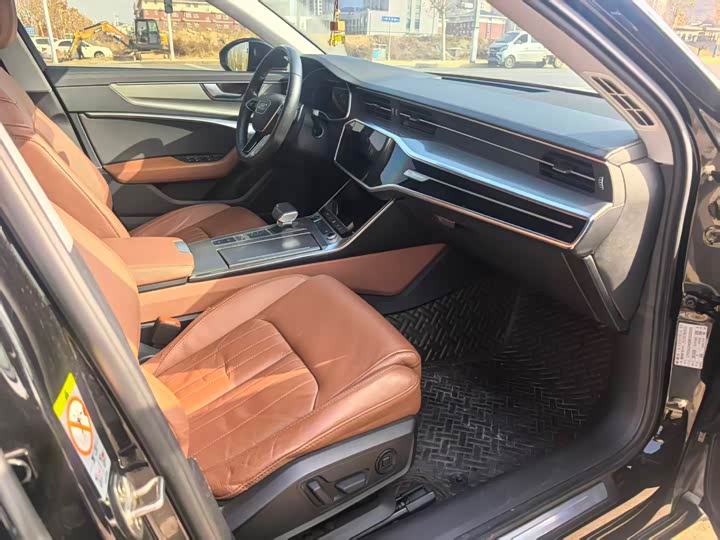 Фото 9 - Audi A6L