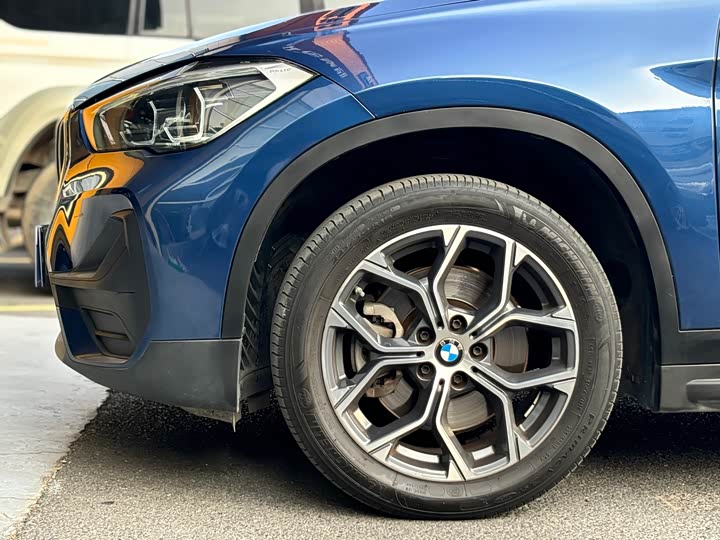 Фото 10 - BMW X1