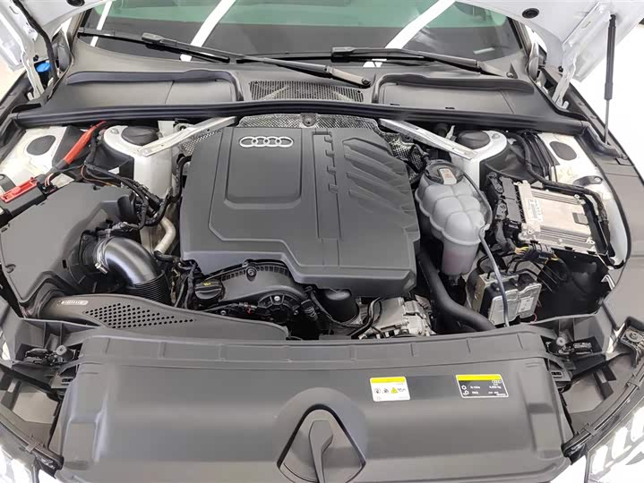 Фото 10 - Audi A4L