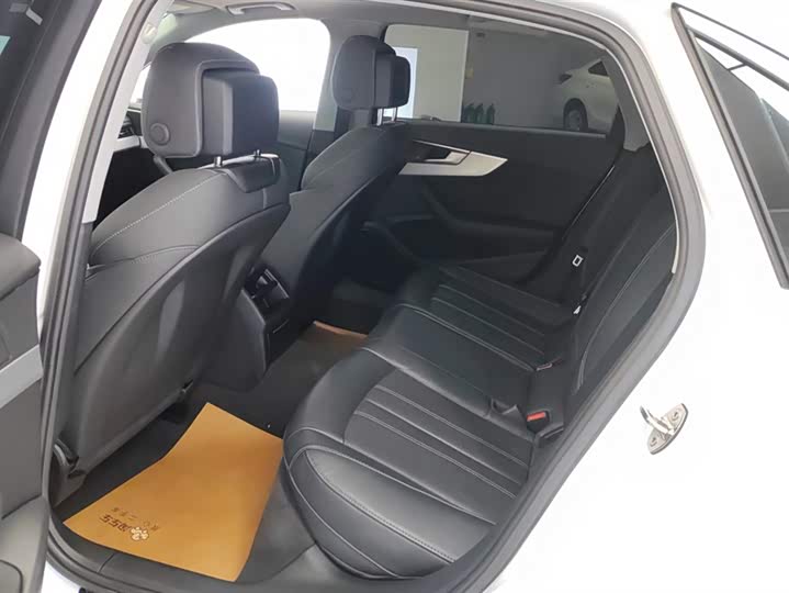 Фото 11 - Audi A4L