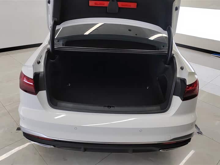 Фото 4 - Audi A4L