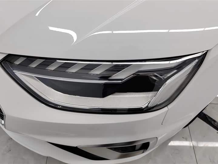 Фото 5 - Audi A4L