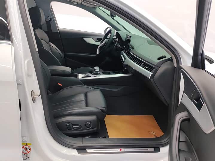 Фото 8 - Audi A4L