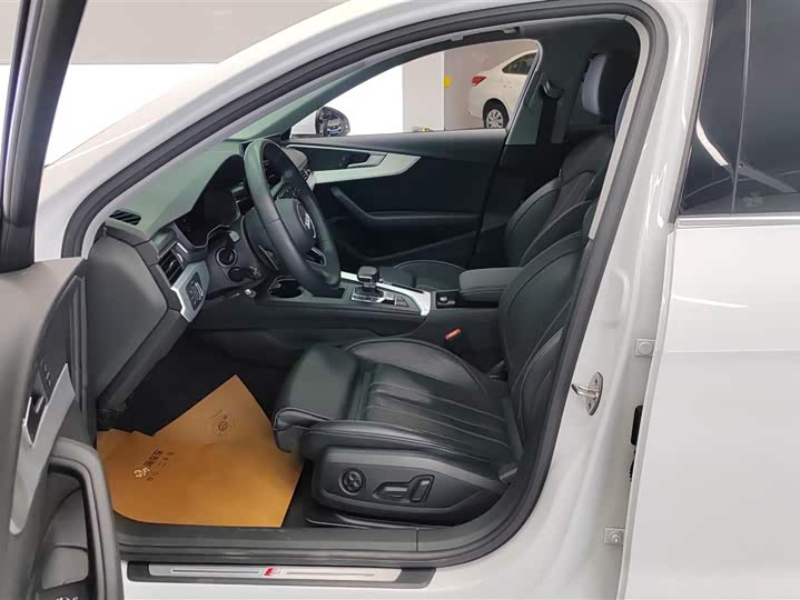 Фото 9 - Audi A4L