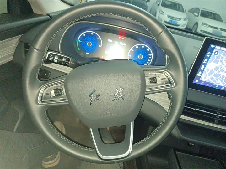 Фото 11 - Hongqi E-QM5