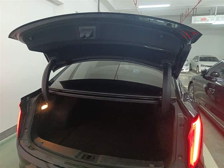 Фото 19 - Hongqi E-QM5