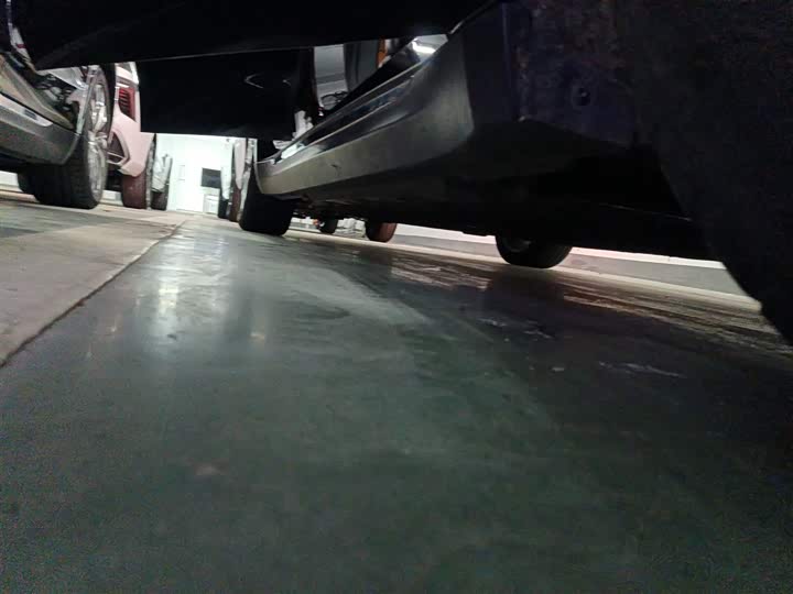 Фото 21 - Hongqi E-QM5