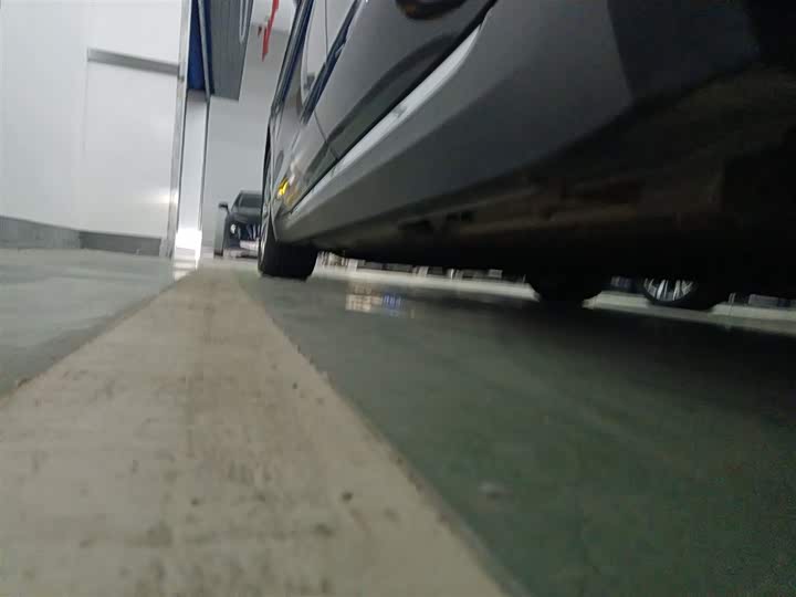 Фото 22 - Hongqi E-QM5