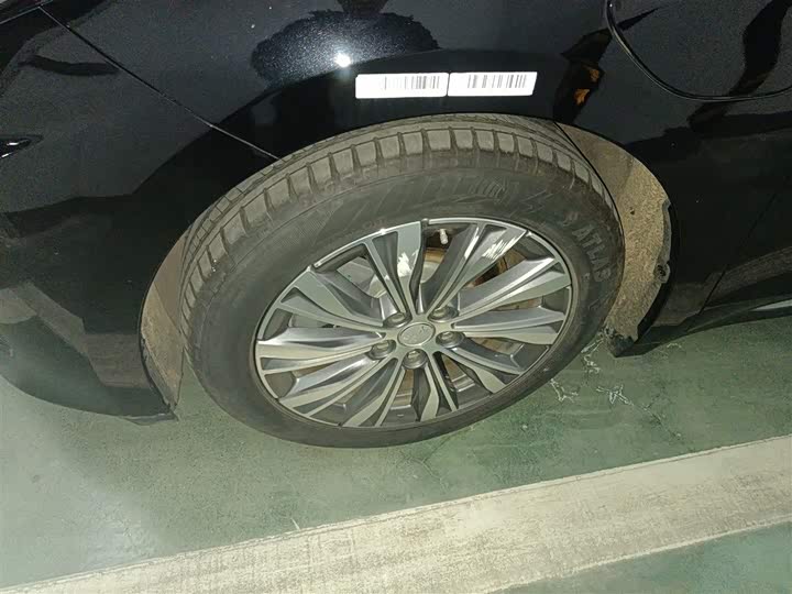 Фото 23 - Hongqi E-QM5