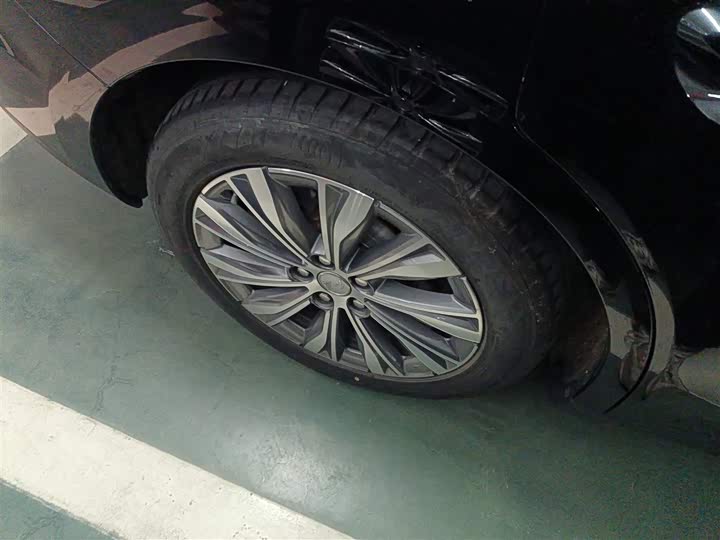 Фото 26 - Hongqi E-QM5