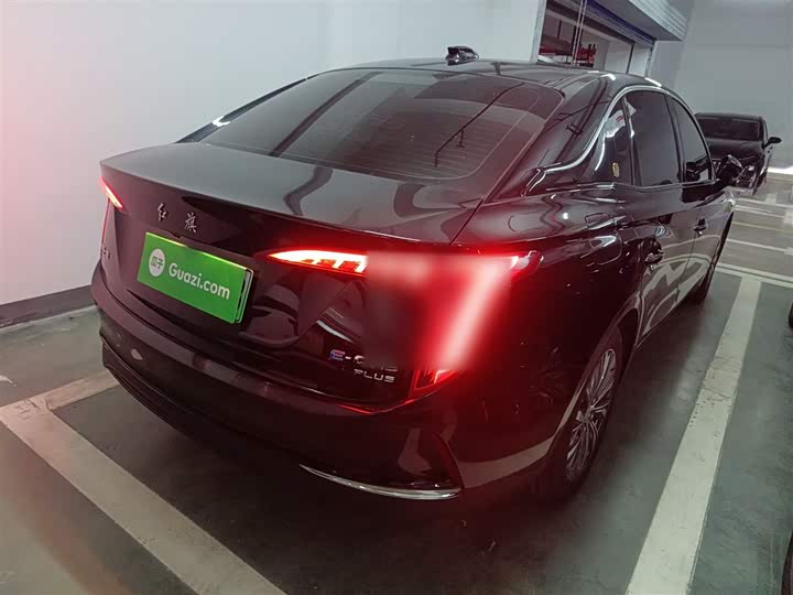 Фото 7 - Hongqi E-QM5