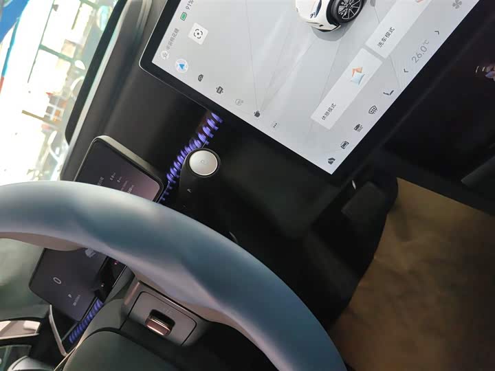 Фото 14 - Zeekr X