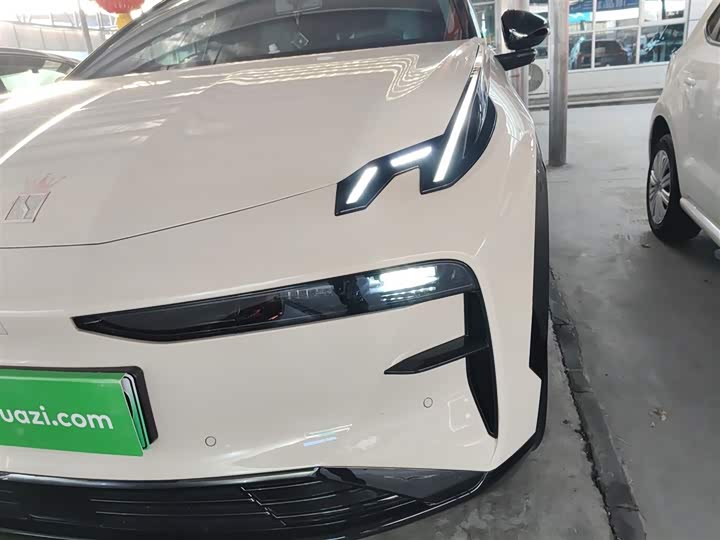 Фото 24 - Zeekr X