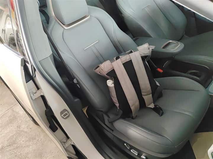 Фото 25 - Zeekr X