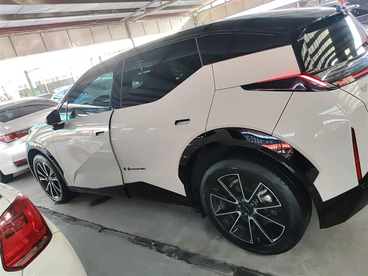 Фото 5 - Zeekr X