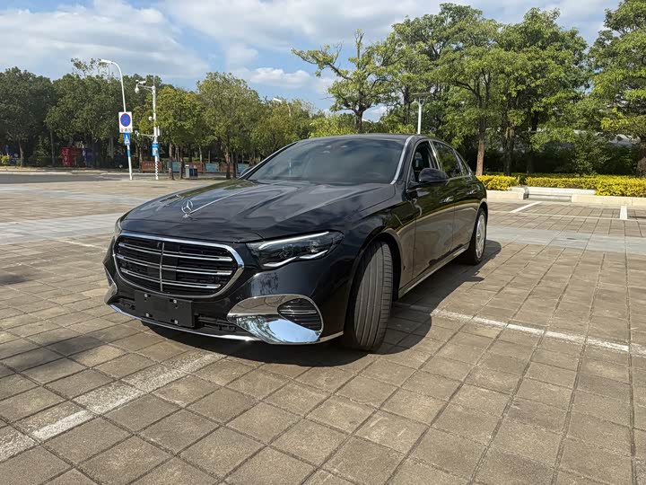 Фото 1 - Mercedes-Benz E-Class